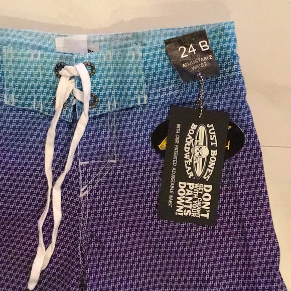 Just bones ocean current shorts - Picture 2 of 4